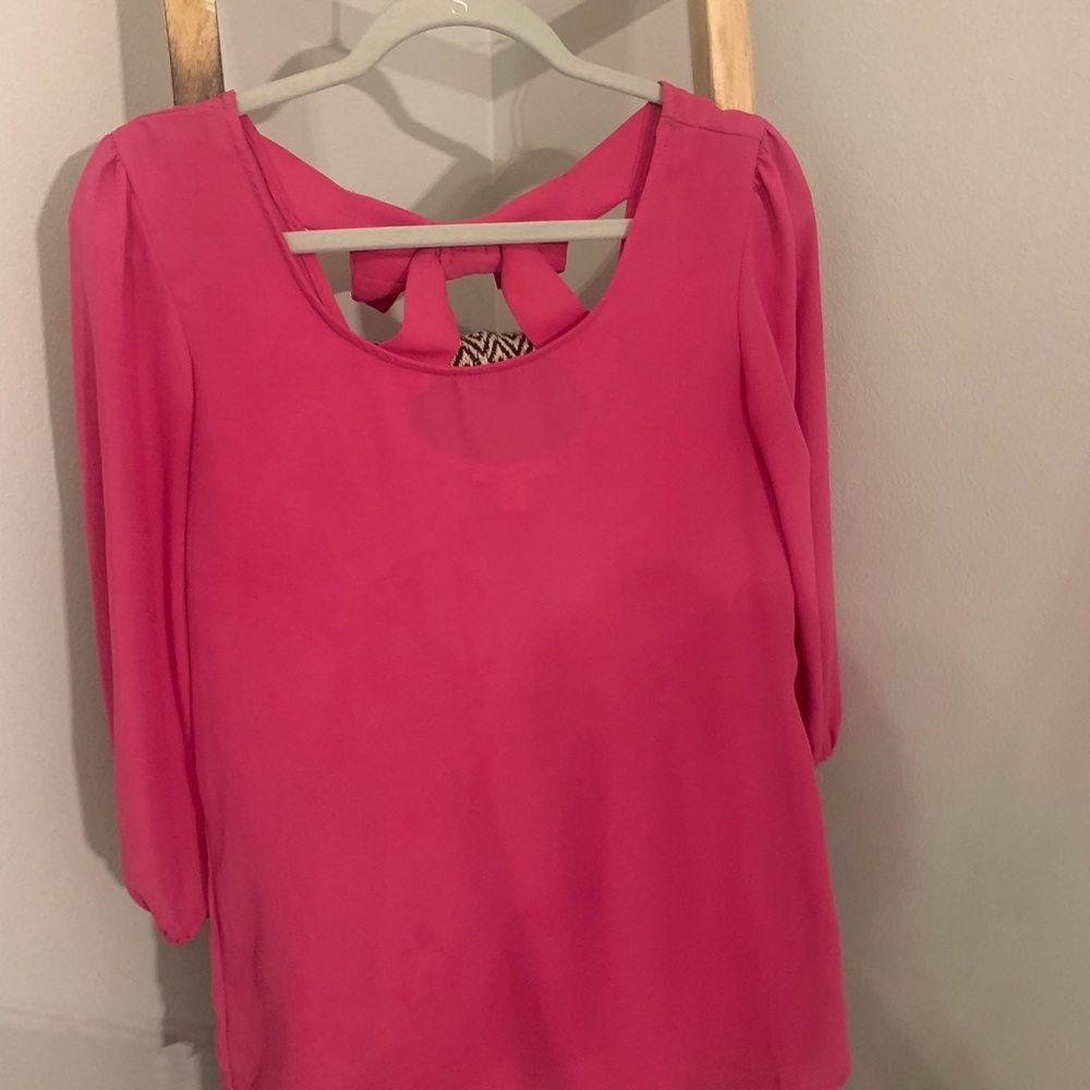Pink shirt for either work or casual wearing. Cute bow on the back side.